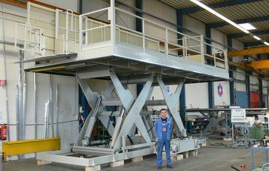 LAWECO loading lift plattform